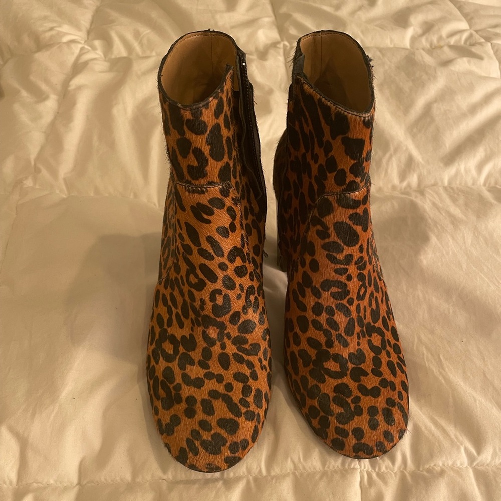 Great condition Leopard print Banana Republic boots!